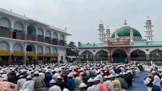 মির্জাখীল দরবার শরীফের অনুসারীদের শুক্রবার ঈদ উদযাপন
