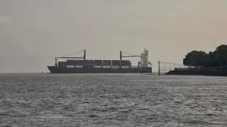 রাতভর অভিযানে উদ্ধার ‘সিএনসি ইউরেনাস’, স্বাভাবিক চট্টগ্রাম বন্দরের কার্যক্রম