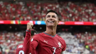 রোনালদোর জোড়া গোলে পর্তুগালের দাপুটে জয়