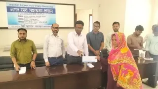 সাতকানিয়ায় বন্যায় ক্ষতিগ্রস্তদের মাঝে "মুক্তি কক্সবাজার" এর অর্থ সহায়তা